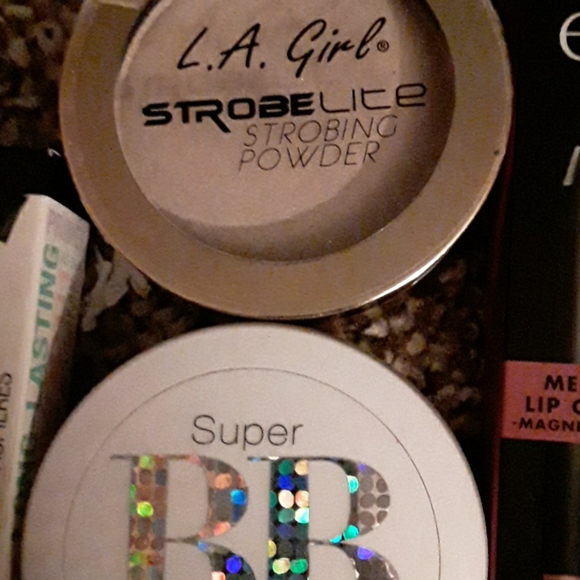 Assorted cosmetics - Picture 4 of 4